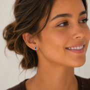Boucles d'oreilles saphirs Émeraudes et diamants synthétiques ronds 1.02 carat Rita